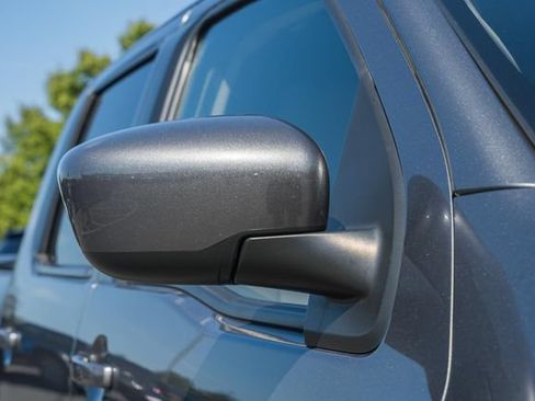 Used 2022 Nissan Frontier SV AWD/4WD image 32