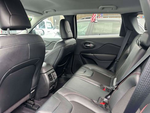 Used 2023 Jeep Cherokee Trailhawk image 9