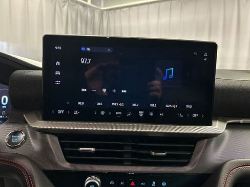 Used 2025 Ford Explorer ST-Line w/ ST-Line Street Pack image 17