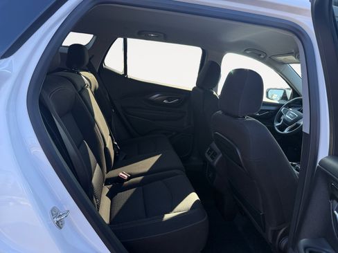 Used 2024 GMC Terrain SLE w/ Driver Convenience Package image 18