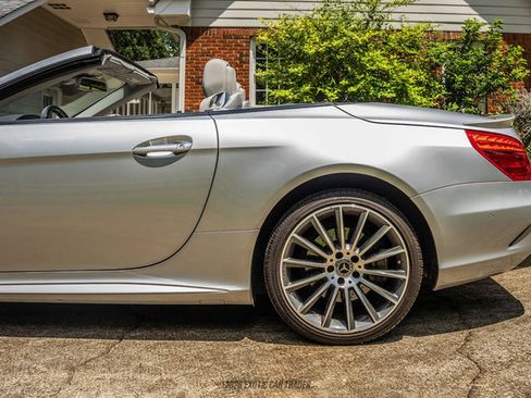 Used 2017 Mercedes-Benz SL 550 image 3