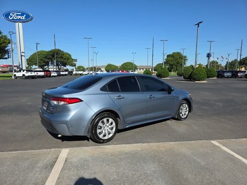 Used 2025 Toyota Corolla LE FWD image 5