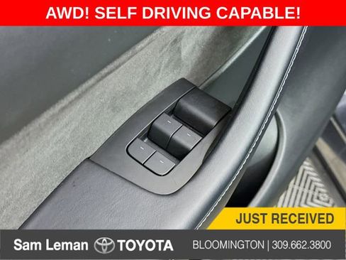 Used 2022 Tesla Model Y Long Range image 17