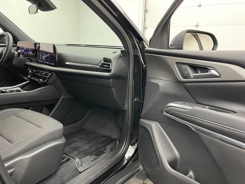 Used 2025 Chevrolet Traverse LT w/ LPO, Floor Liner Package AWD/4WD image 33