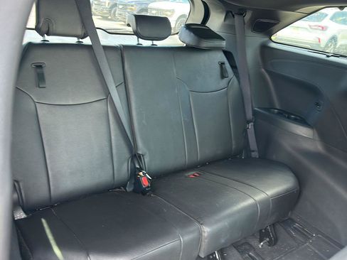Used 2025 Toyota Sienna Platinum AWD/4WD image 12
