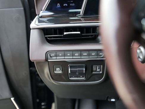 Used 2022 Cadillac Escalade Sport Platinum AWD/4WD image 17