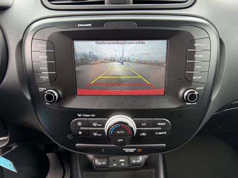 Used 2019 Kia Soul + image 22