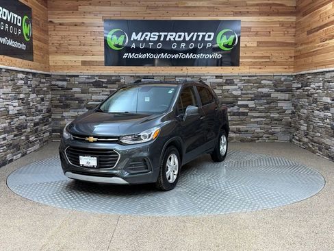 Used 2018 Chevrolet Trax LT w/ LT Convenience Package image 4