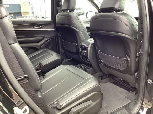 Used 2024 Jeep Grand Cherokee L Limited w/ Luxury Tech Group II image 38