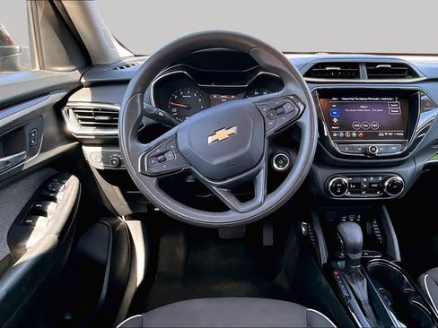 Used 2023 Chevrolet TrailBlazer LT w/ Convenience Package FWD image 6