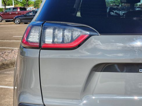 Used 2021 Jeep Cherokee Latitude Plus FWD image 15