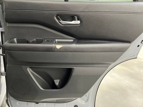 Used 2025 Nissan Pathfinder SL FWD image 25