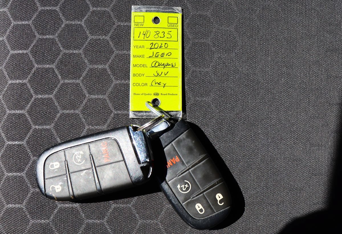 Used 2020 Jeep Compass Latitude FWD image 59