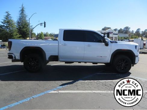 Used 2025 GMC Sierra 2500 AT4 AWD/4WD image 6