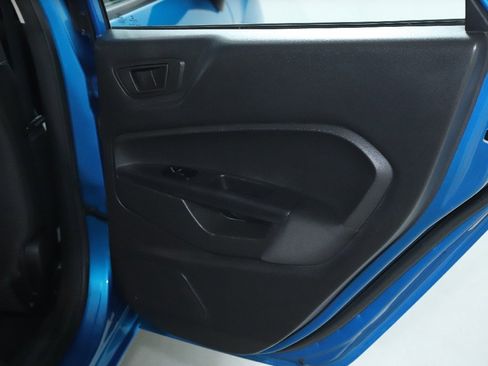 Used 2013 Ford Fiesta SE image 29