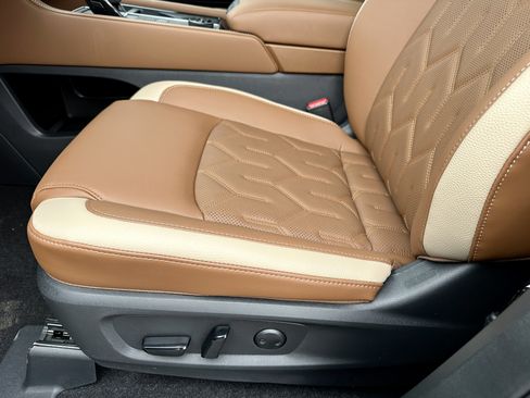 New 2026 Nissan Pathfinder Platinum image 32