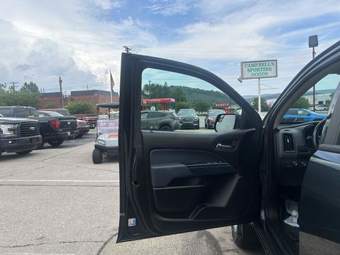 Used 2017 Chevrolet Colorado Z71 AWD/4WD image 13
