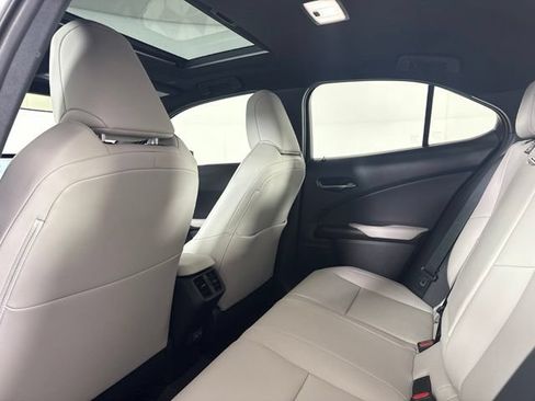Used 2025 Lexus UX 300h FWD w/ Accessory Package (Z2) image 32