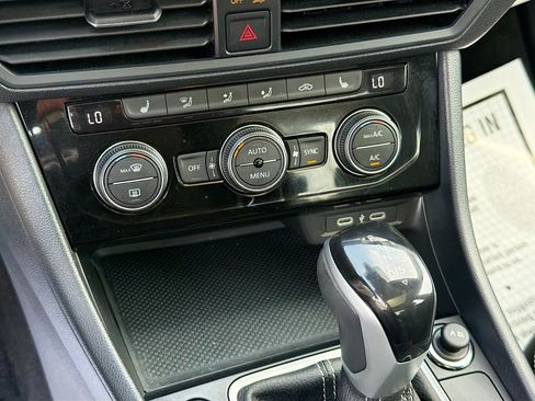 Used 2023 Volkswagen Jetta SE FWD image 32