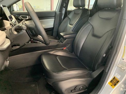 Certified 2024 Jeep Compass Limited AWD/4WD image 11