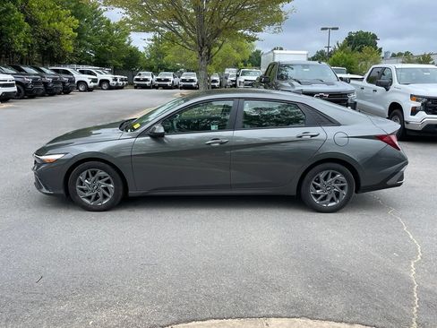 Used 2024 Hyundai Elantra SEL FWD image 4