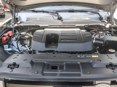 Used 2023 Land Rover Defender 130 SE image 27