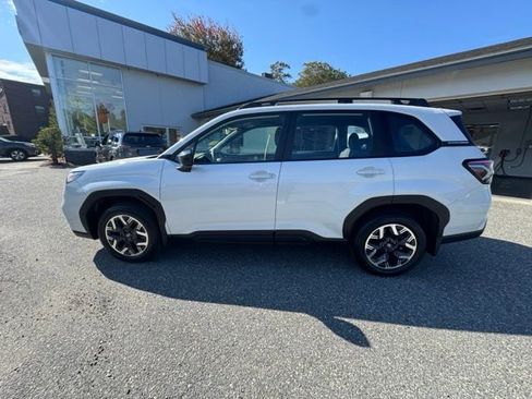 Used 2025 Subaru Forester AWD/4WD image 5