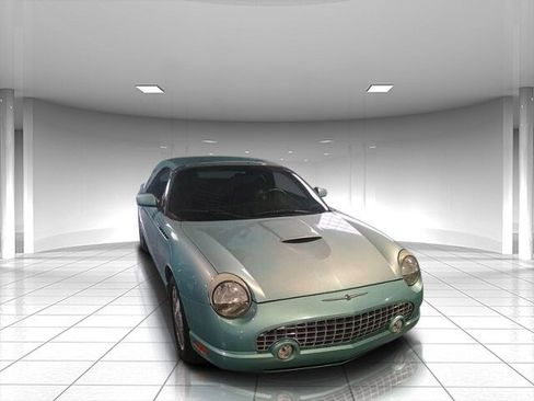 Used 2002 Ford Thunderbird Deluxe image 2