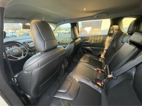 Used 2019 Jeep Cherokee Latitude Plus w/ Cold Weather Group image 24