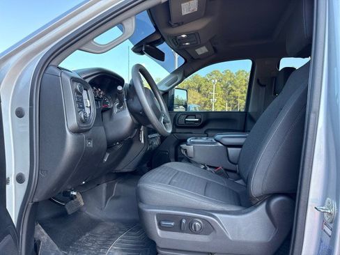 Used 2022 Chevrolet Silverado 2500 Custom w/ Custom Value Package image 16