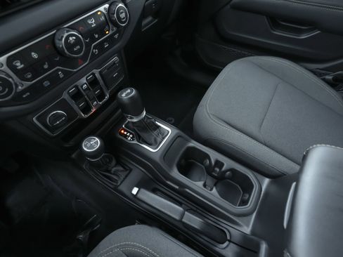 Used 2025 Jeep Wrangler Unlimited Sahara w/ Safety Group image 11