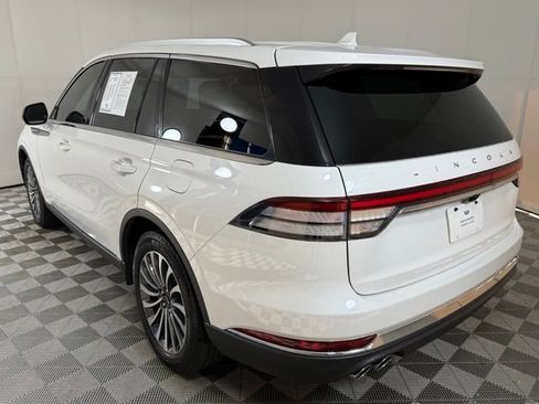 Used 2023 Lincoln Aviator 2WD w/ Premium Package image 4