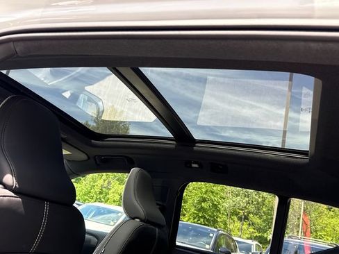 Used 2025 Volvo XC40 B5 Plus AWD/4WD image 52