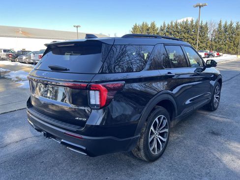Used 2025 Ford Explorer ST-Line image 3