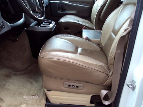 Used 2014 Chevrolet Express 1500 AWD image 23