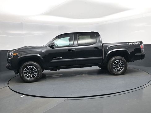 Used 2021 Toyota Tacoma TRD Sport w/ TRD Premium Sport Package image 3