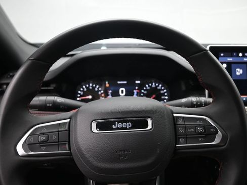 Used 2025 Jeep Compass Trailhawk AWD/4WD image 13