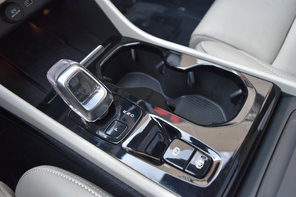 Used 2023 Volvo XC40 B4 Ultimate FWD image 19