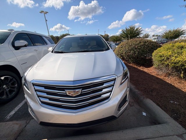 Used 2019 Cadillac XT5 Premium Luxury FWD image 2