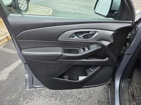 Used 2019 Chevrolet Traverse LT image 10