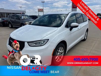 Used 2023 Chrysler Pacifica Touring-L