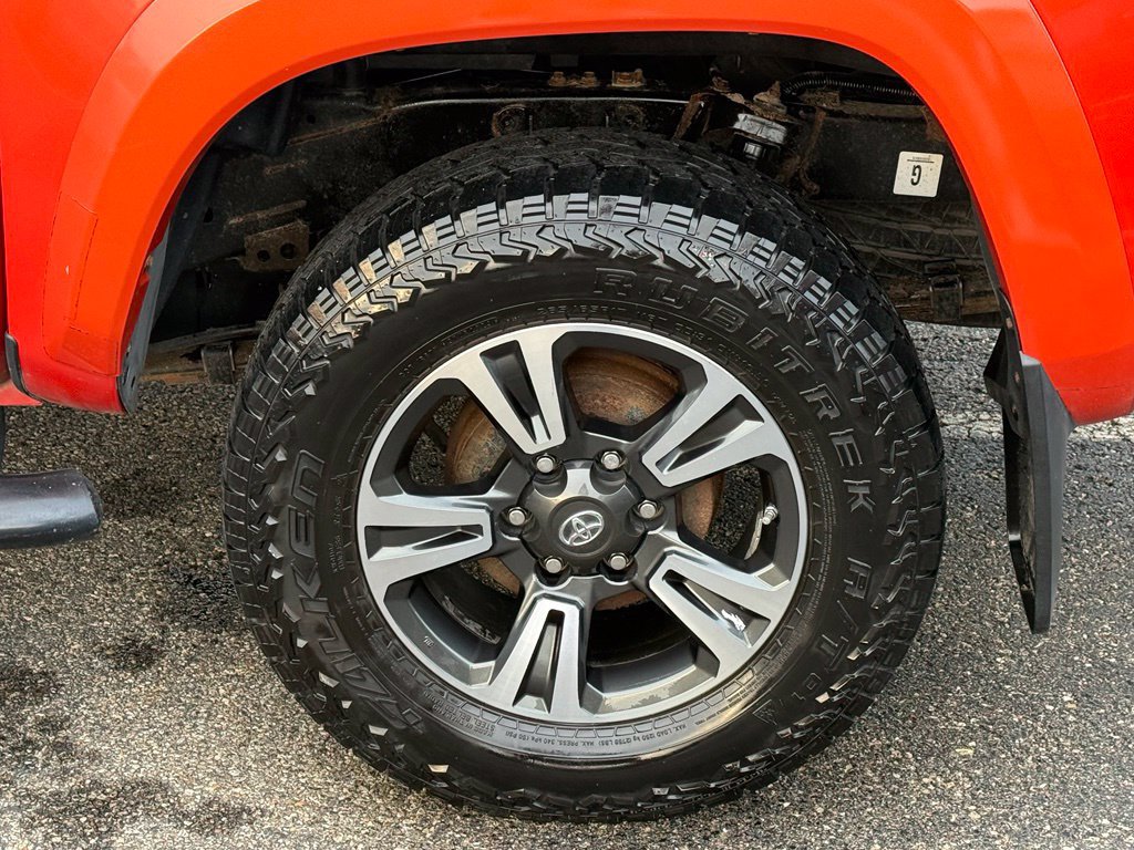 Used 2018 Toyota Tacoma TRD Sport w/ Technology Package AWD/4WD image 6