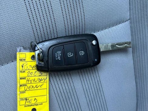 Used 2023 Hyundai Venue SEL FWD image 21