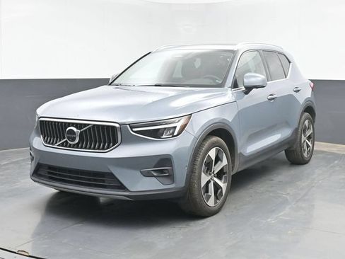Used 2023 Volvo XC40 B4 Ultimate FWD image 10