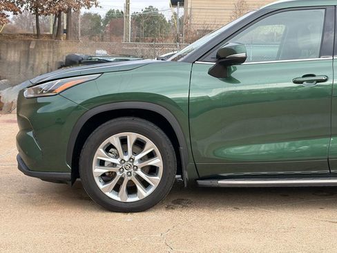 Used 2024 Toyota Highlander Limited image 4