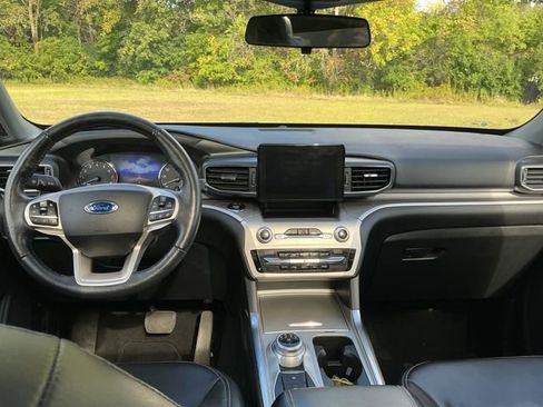 Used 2021 Ford Explorer XLT w/ Equipment Group 202A image 14