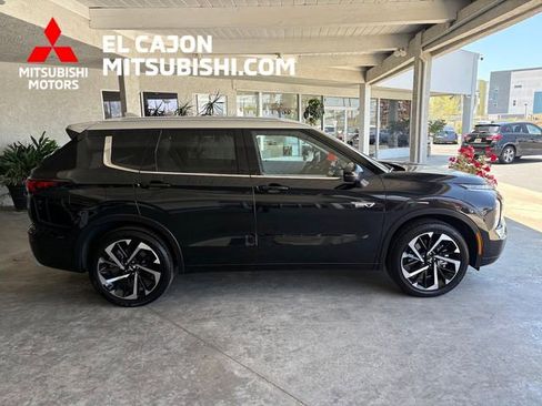 Used 2025 Mitsubishi Outlander SEL AWD/4WD image 2