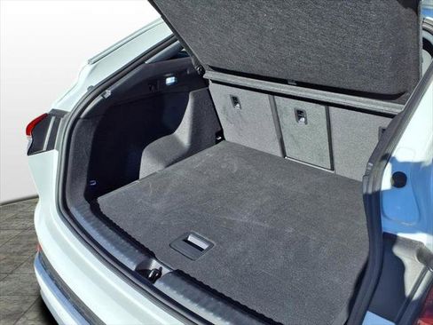 Certified 2023 Audi Q4 e-tron Prestige image 7