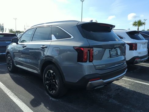 Certified 2025 Kia Sorento S w/ Panoramic Sunroof Package image 8