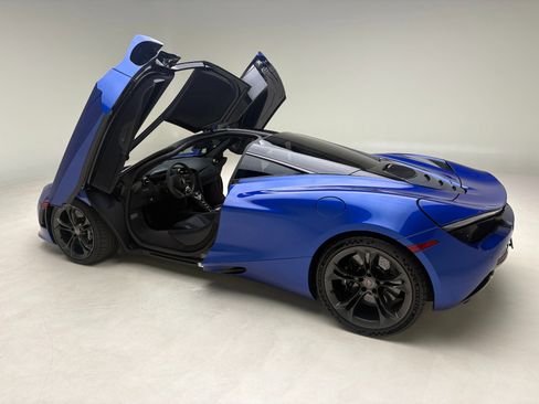 Used 2018 McLaren 720S Performance RWD image 24